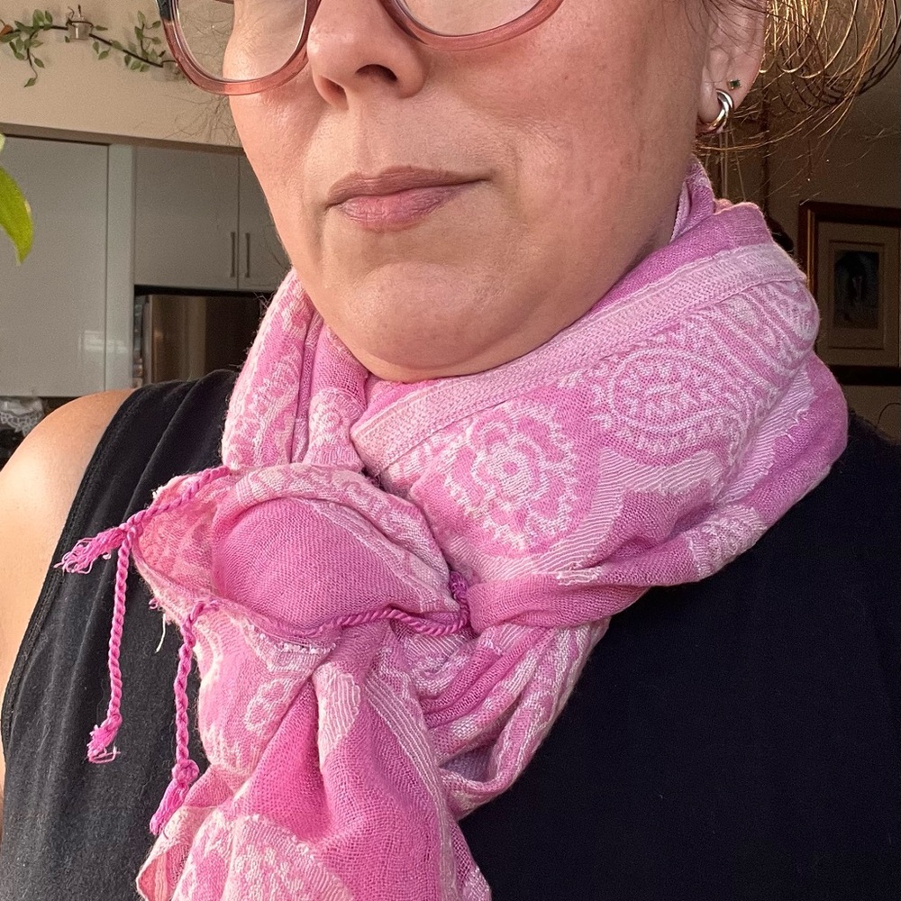 Lucky Brand 🍀 S T U N N I N G Pink and White scarf with fringe